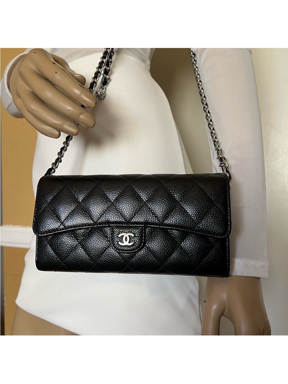 🎁AUTH. CHANEL CAVIAR CLASSIC FLAP  WALLET WITH CHAIN. - Picture 11 of 16